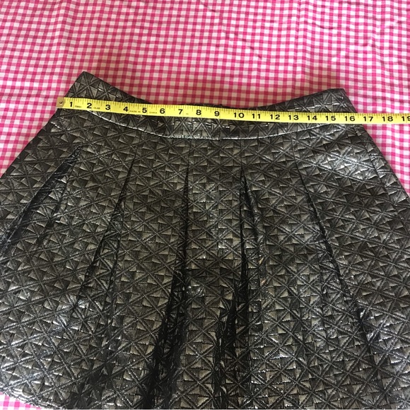 Banana Republic Pleated Skirt - Picture 3 of 6
